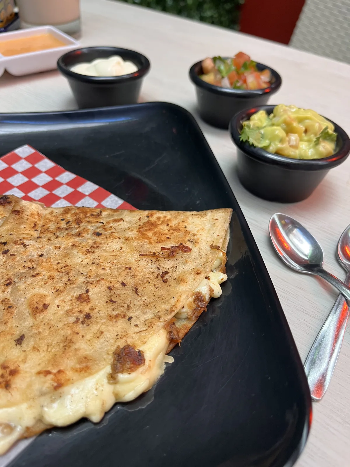 Quesadilla servida en Botanazo